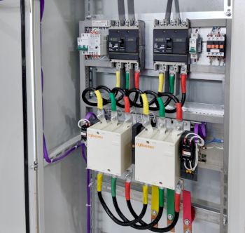 Шкаф автоматического включения резерва ШАВР-3-400 У2 (3-фазный, 400А) IP54 напольный